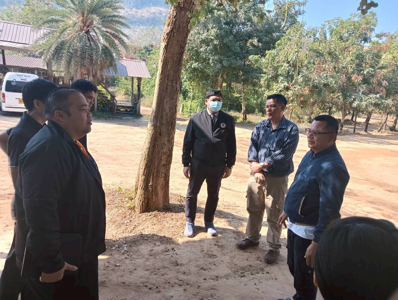 title - สำนักกฎหมาย มอบหมายเจ้าหน้าที่ให้การสนับสนุนข้อมูลและให้คำปรึกษาด้านกฎหมายและแนวทางปฏิบัติกรณีร้องขอความเป็นธรรมในพื้นที่เขตปฏิรูปที่ดินจังหวัดกาญจนบุรี